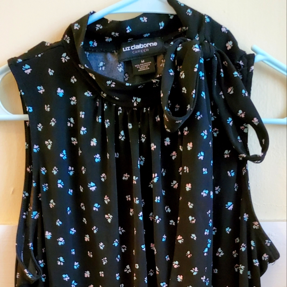 Liz Claiborne M blackprint sleeveless blouse w/bow